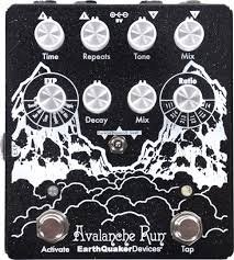 Pedals Module Earthquaker Devices Avalanche Run v2 Stereo Delay and Reverb CME Exclusive Black/White from EarthQuaker Devices